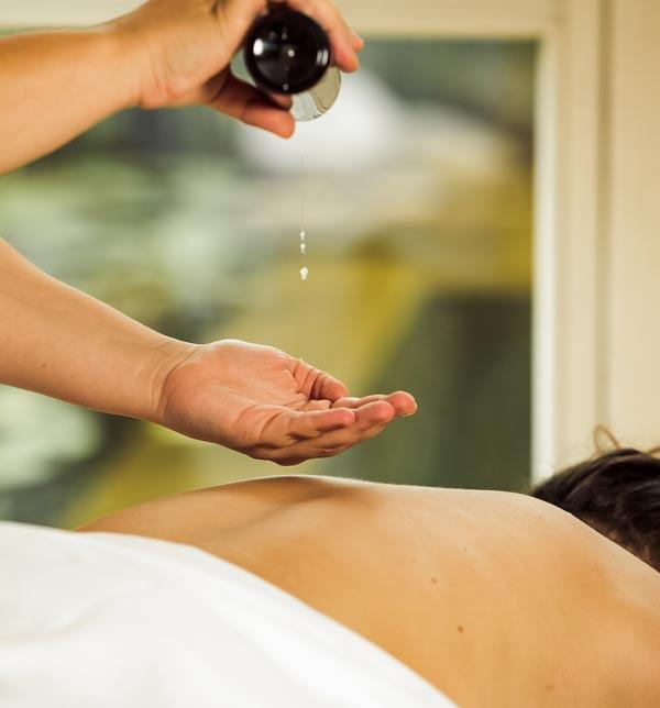 Massage Klosterneuburg - Massage Franziska Nisslmüller von Massage Klosterneuburg bei einer Massage